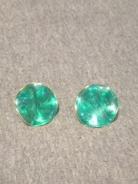 Avon Green Swirl Round Earrings